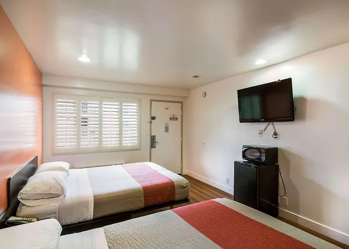 Motel 6 Monterey Park
