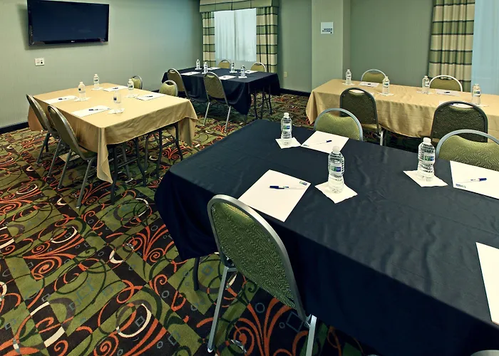 Holiday Inn Express & Suites Maumelle By Ihg