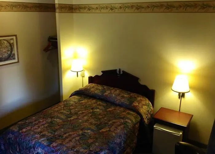 Humboldt Redwoods Inn