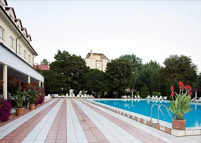 Hotel Ambasador Chojny
