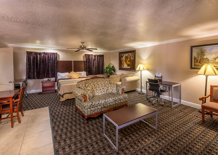 Edge Water Inn