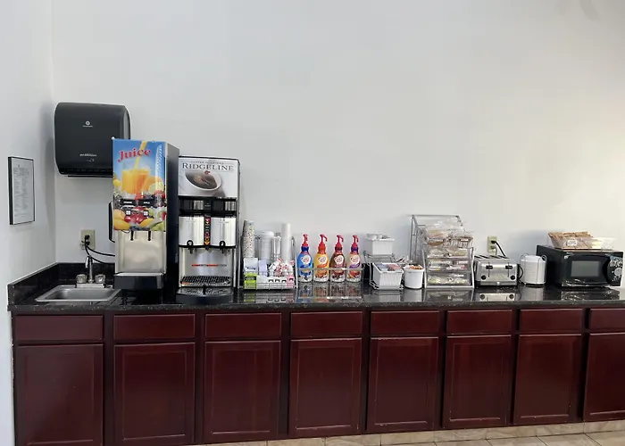 Cedar Falls Hotels