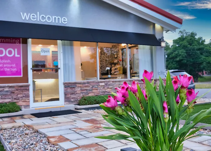 Eddyville Hotels