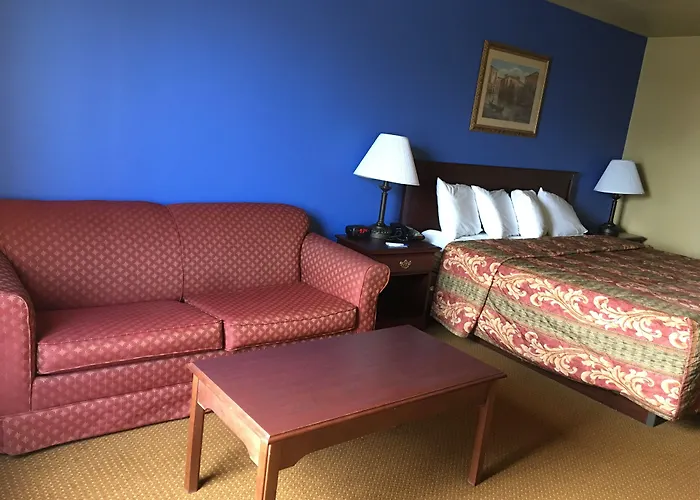 Econo Lodge Inn & Suites