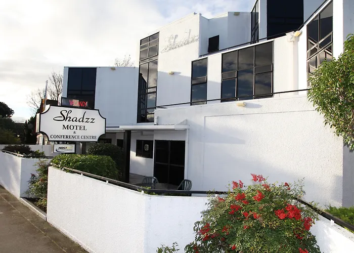 Shadzz Motel