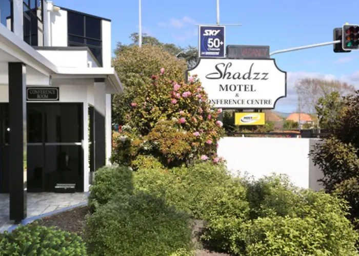 Shadzz Motel