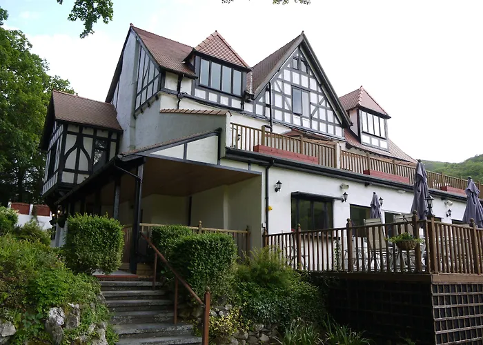 Craig-Y-Dderwen Riverside Hotel