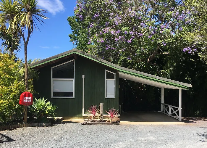 Colonial House Motel