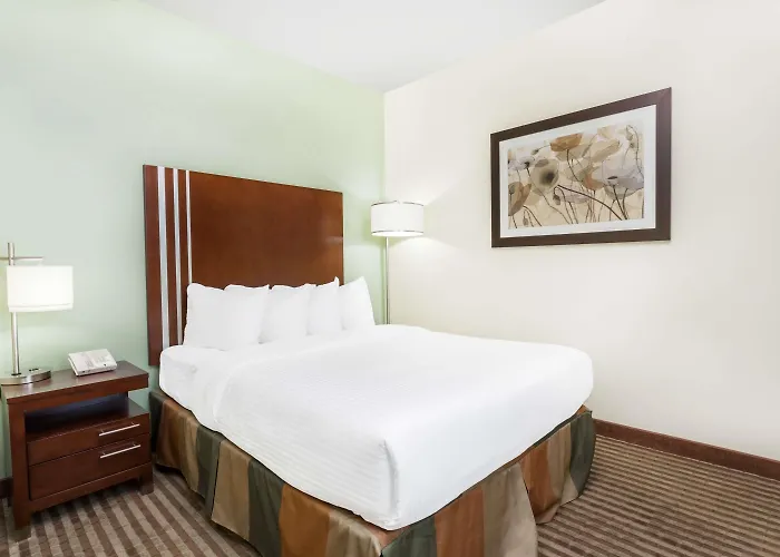 Ramada By Wyndham Carlyle