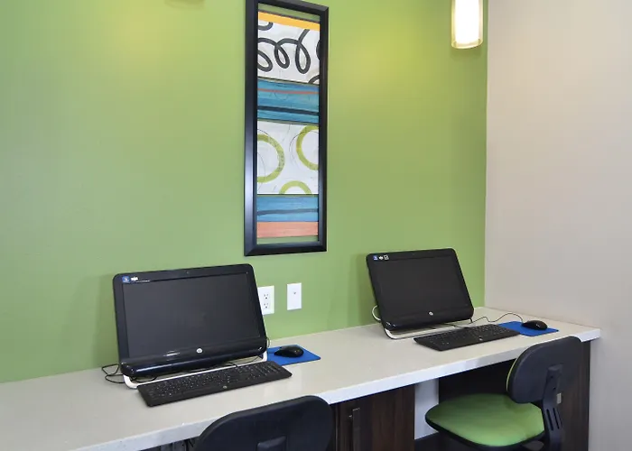 Quality Inn & Suites Kenedy - Karnes City