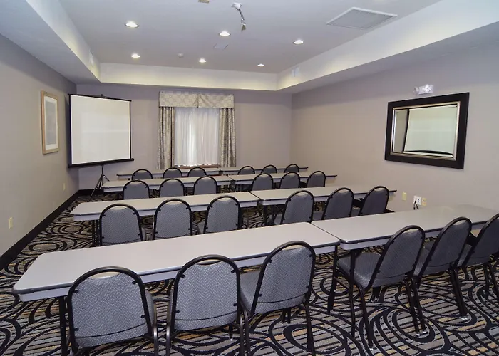 Best Western Plus Kenedy Inn