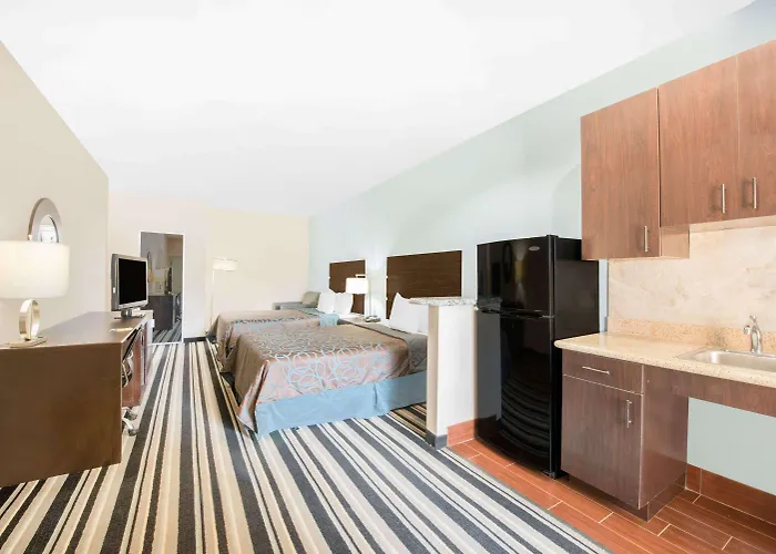Super 8 By Wyndham Dilley Tx