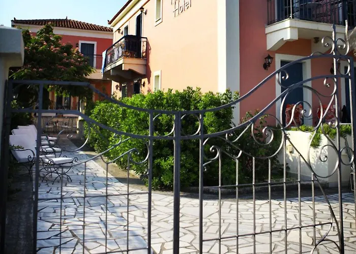 Petra (Lesbos) Hotels