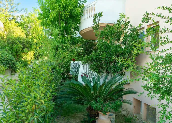Golden Rose Suites