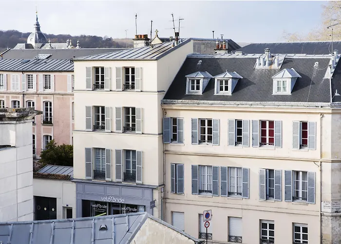 A L'Hotel Des Roys