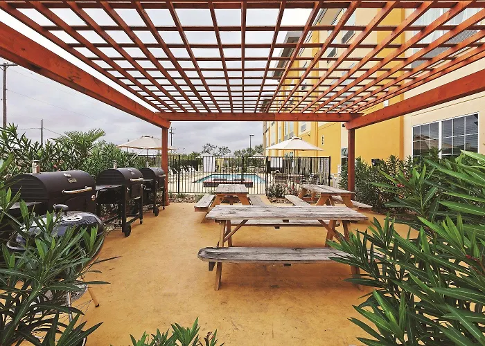 La Quinta By Wyndham Jourdanton - Pleasanton