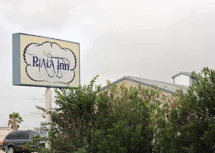 Riata Inn - Crystal City