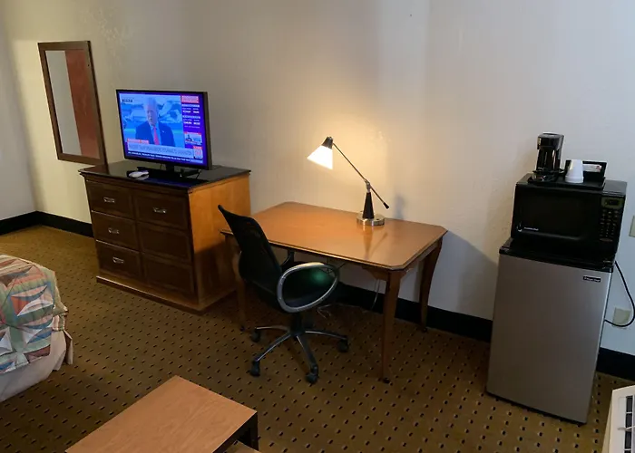Brentwood Inn & Suites