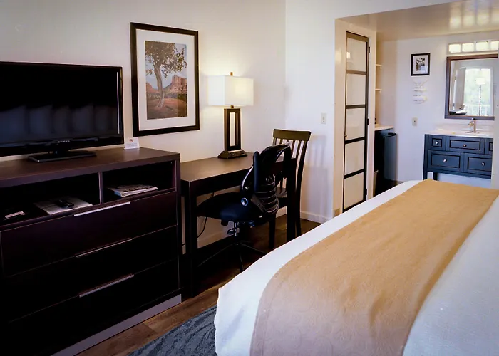 Pines Inn & Suites