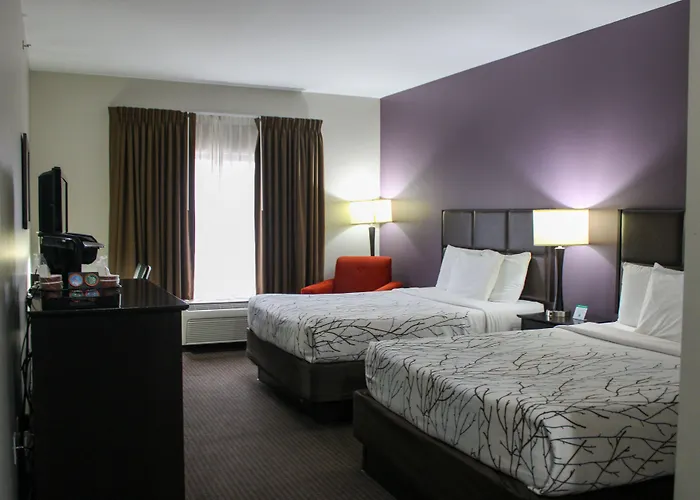 Parkwood Inn & Suites