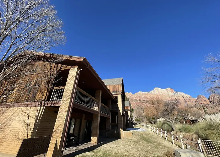 Driftwood Lodge