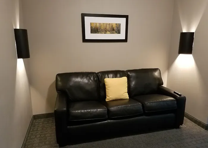 Okoboji Inn & Suites