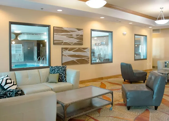 Comfort Inn & Suites Grand Forks Near Alerus Center