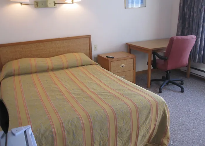 Clarkson Village Motel, 1815 Lakeshore Rd West Mississauga