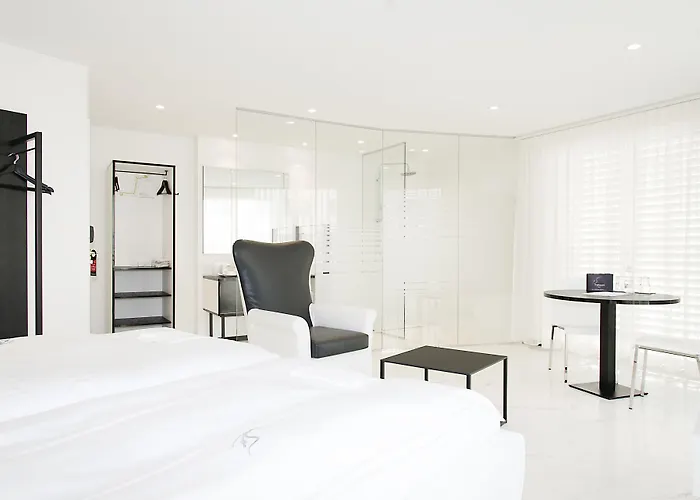 Residence Thessoni Home Zurich -Self Checkin -No Restaurants-Short&Longstay