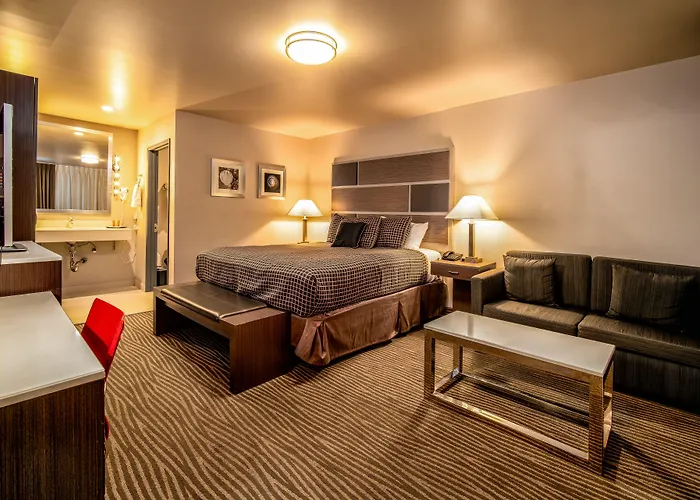 Crescent Bay Inn