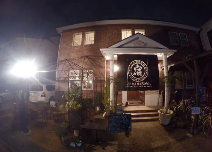 Iza Kamakura Guest House And Bar