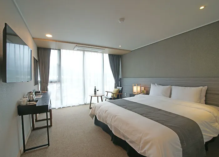 I-Jin Hotel