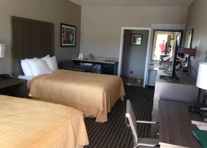 Scottish Inn & Suites Cotulla, Tx