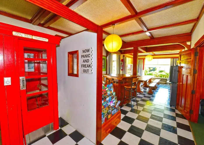 Ducks & Drakes Boutique Motel & Backpackers