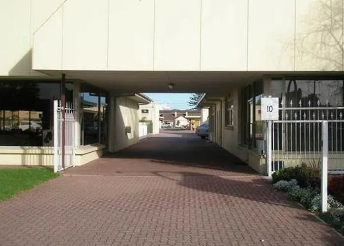 Glenelg Motel