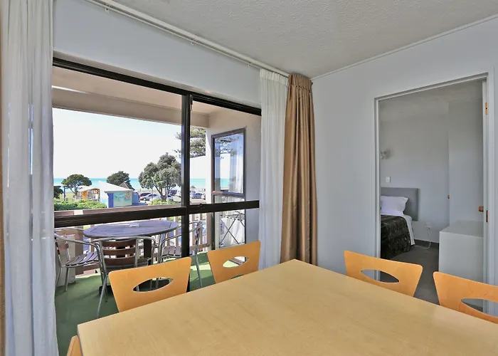 Edgewater Motor Lodge