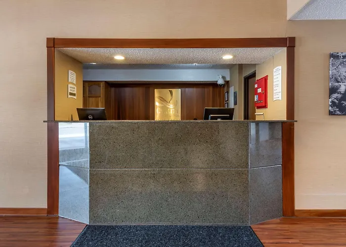 Quality Inn & Suites Warren