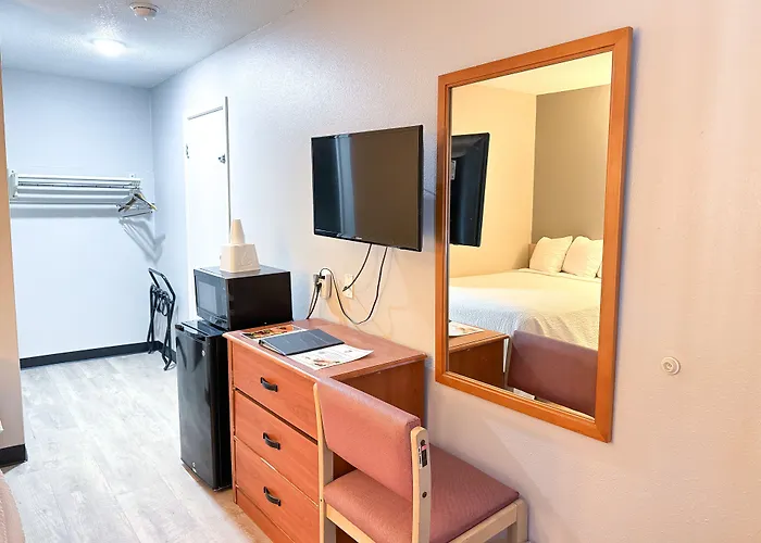 Super 7 Motel