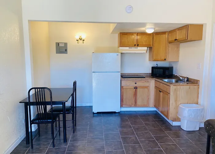 Traveler'S Place Inn & Suites
