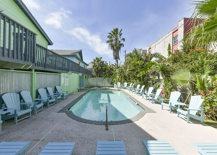 Upper Deck Hotel&Bar - Adults Only