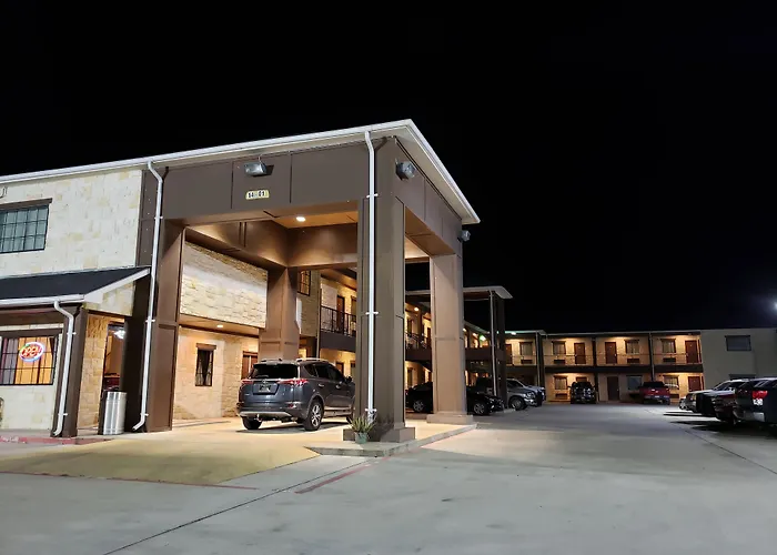 Lux Inn And Suites