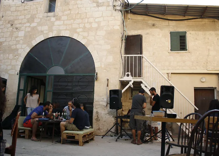 Al Yakhour Hostel