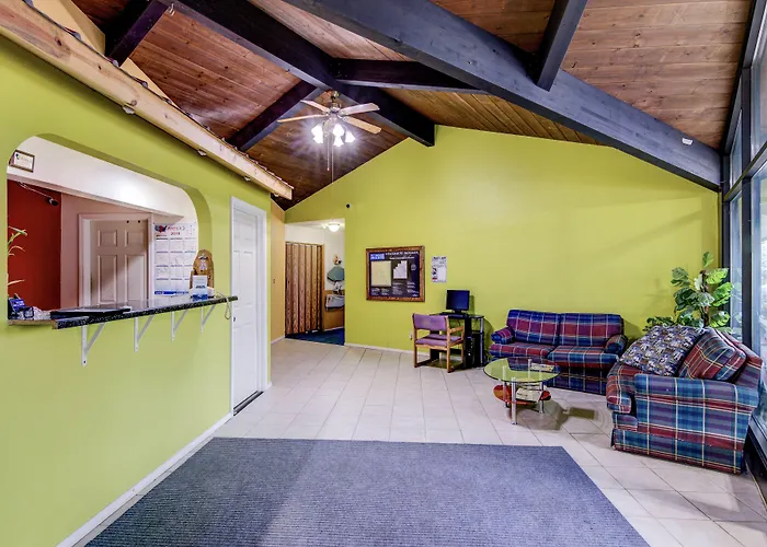 Bloomer Inn & Suites