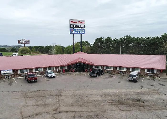 Bloomer Inn & Suites