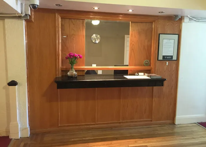 Nash Hotel