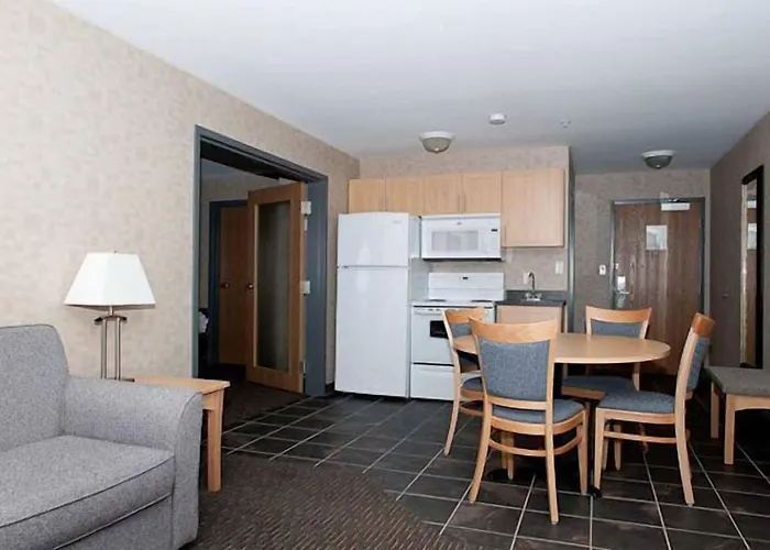Paradise Inn And Suites