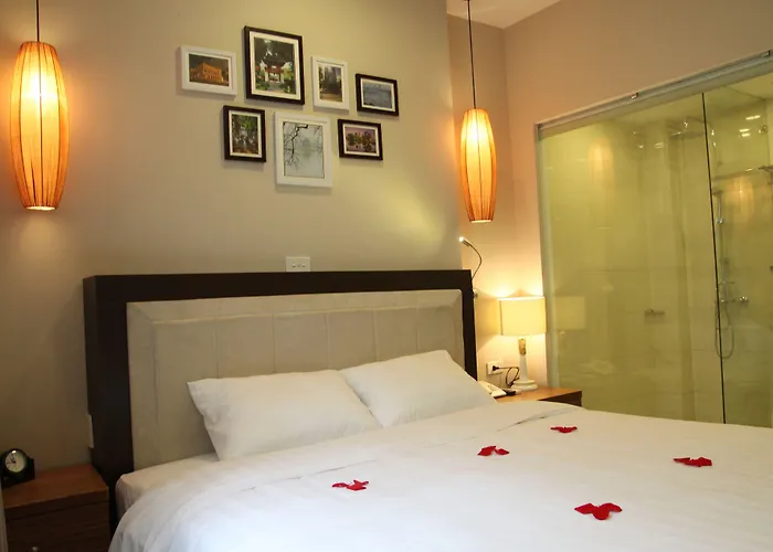 Golden Moon Suite Hotel & Travel