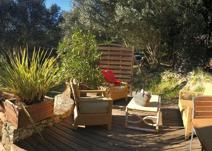 Residence Hoteliere A Trama