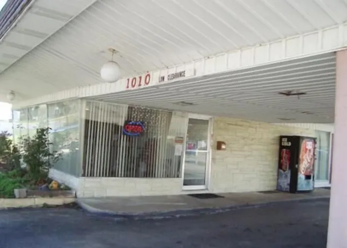 Gray Plaza Motel West Frankfort