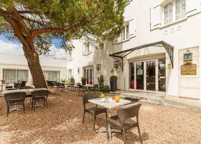 Logis Hotel Restaurant Des Chateaux